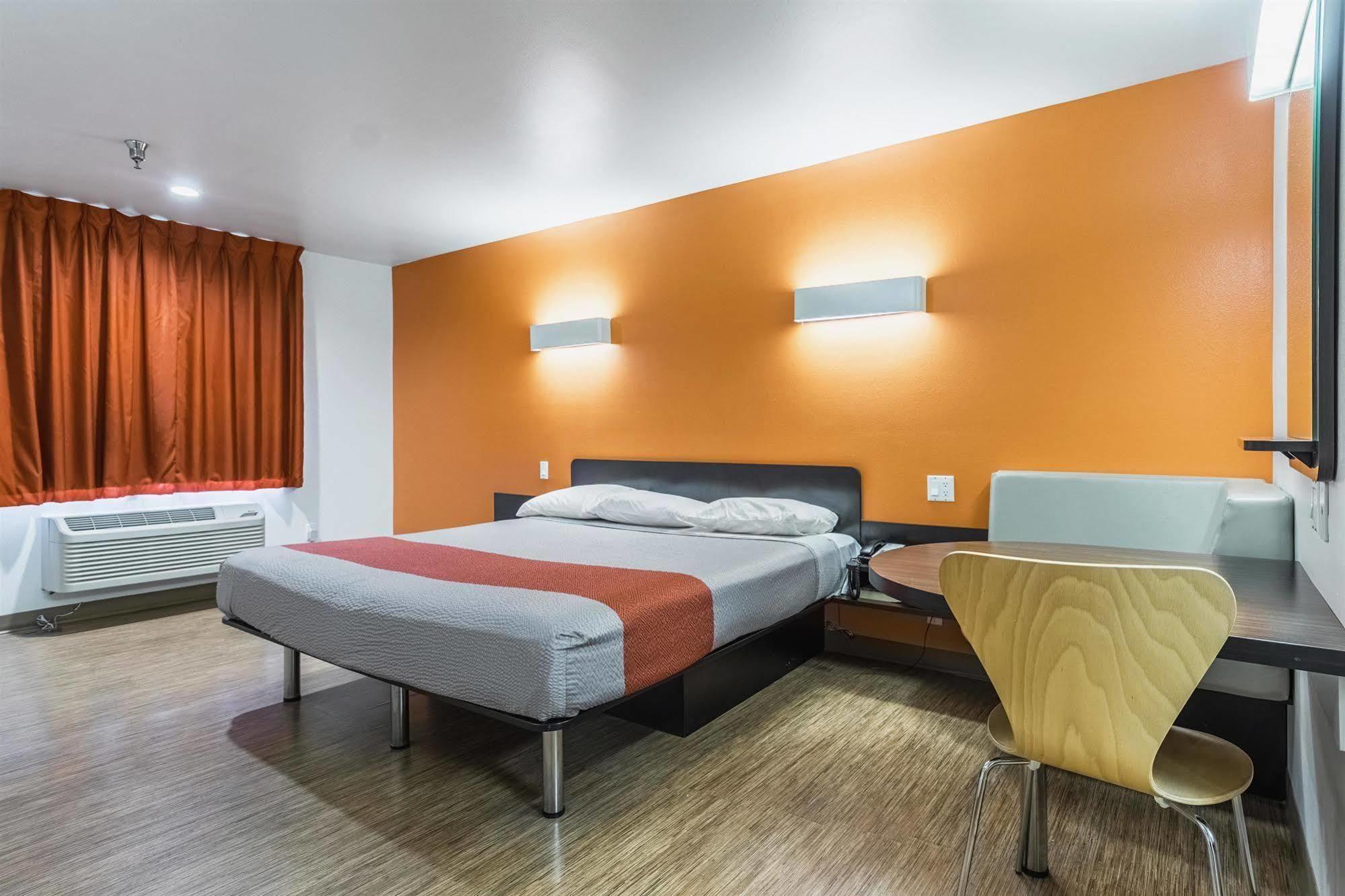 Motel 6 Victorville Dış mekan fotoğraf