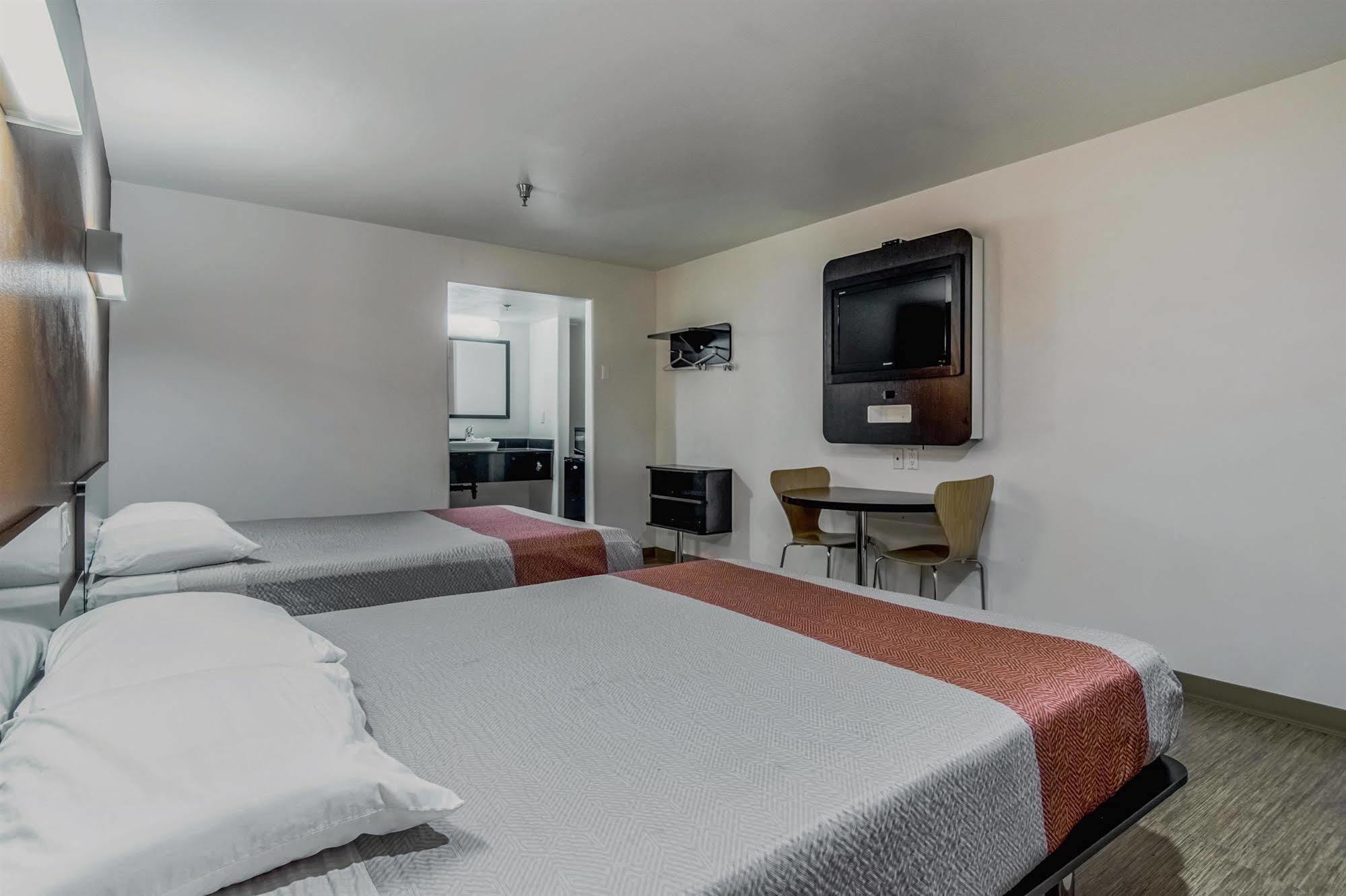 Motel 6 Victorville Dış mekan fotoğraf