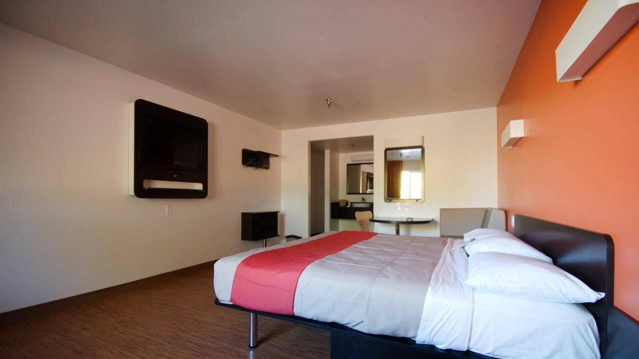 Motel 6 Victorville Dış mekan fotoğraf